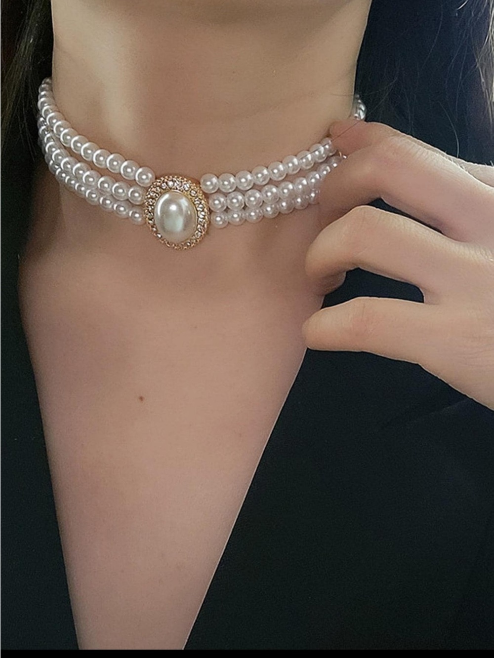 NEW! Elegant White Pearl Choker with Gold Accent. Retro Necklace 🤍 A9-310